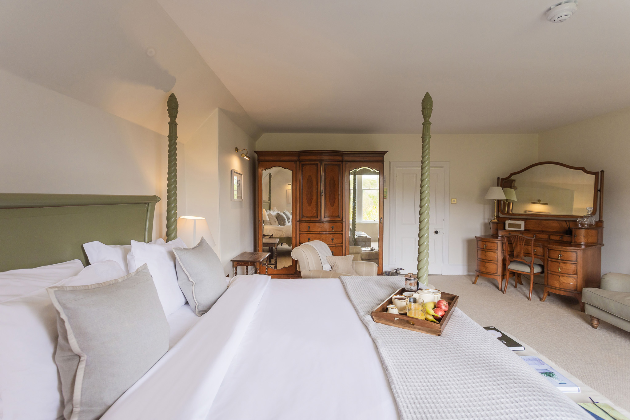 Comfy Luxe Room 4_(1)