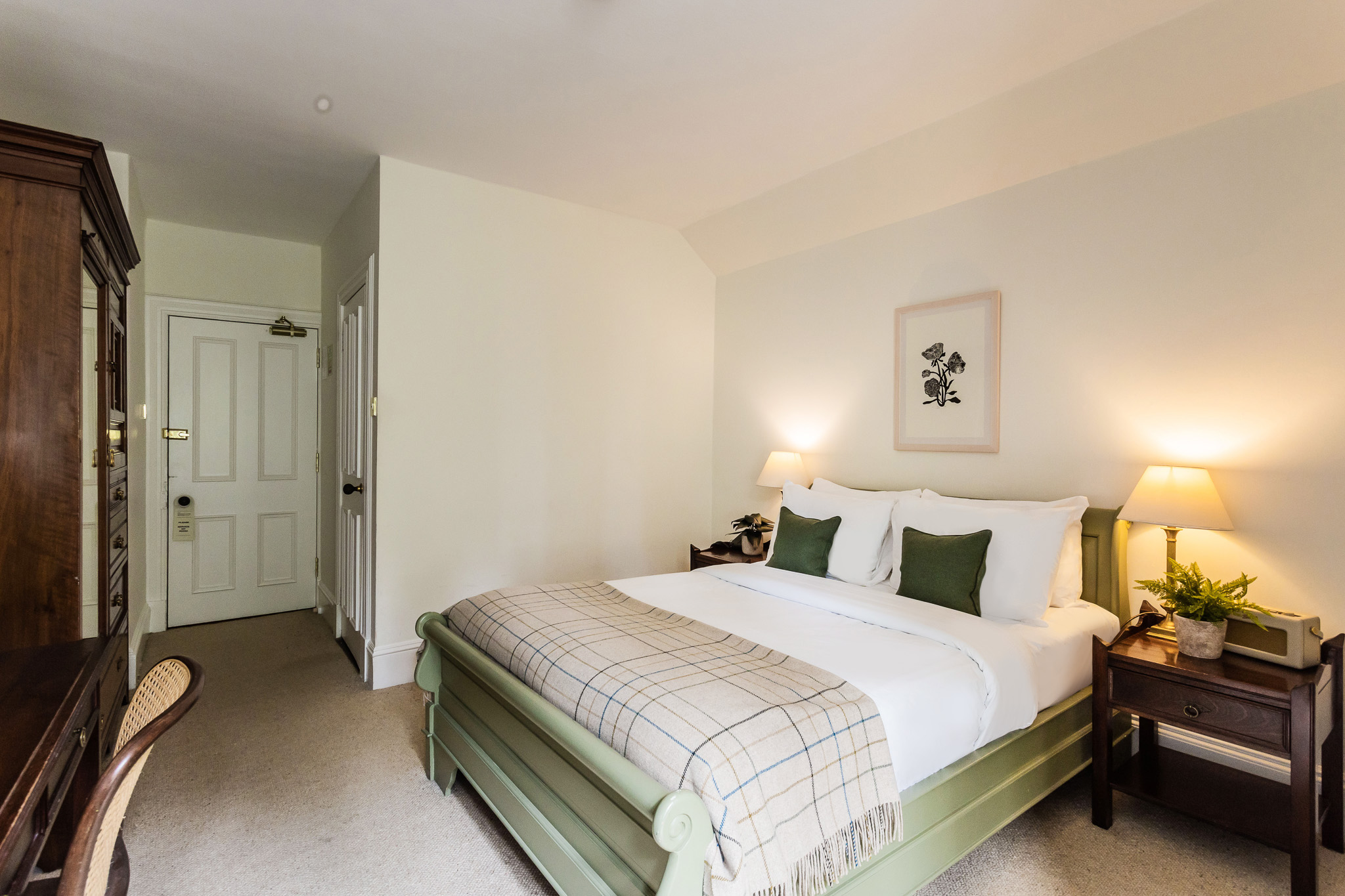 Snug Double Room 6(2)